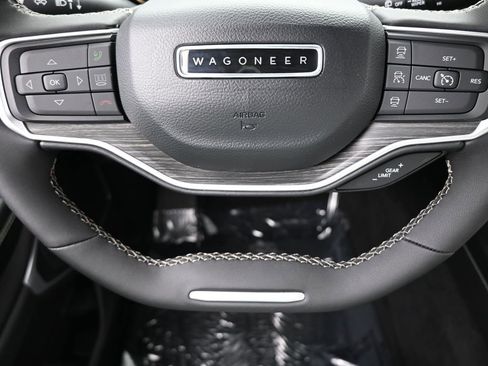 Used 2023 Jeep Wagoneer L Series III w/ Preferred Equipment Group image 31