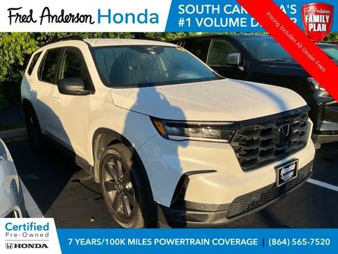 Used 2025 Honda Pilot Sport image 1