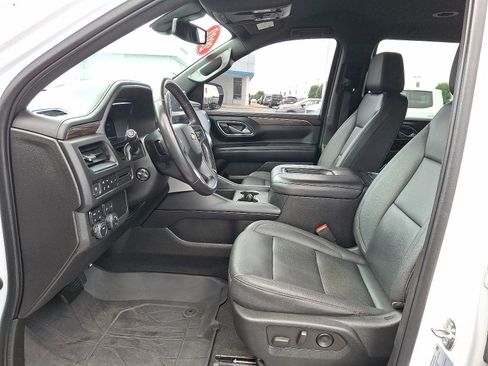 Used 2022 Chevrolet Tahoe LT w/ Luxury Package AWD/4WD image 14
