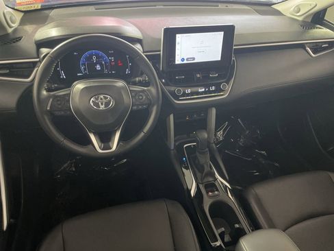 Used 2024 Toyota Corolla Cross XLE w/ Convenience Package FWD image 20