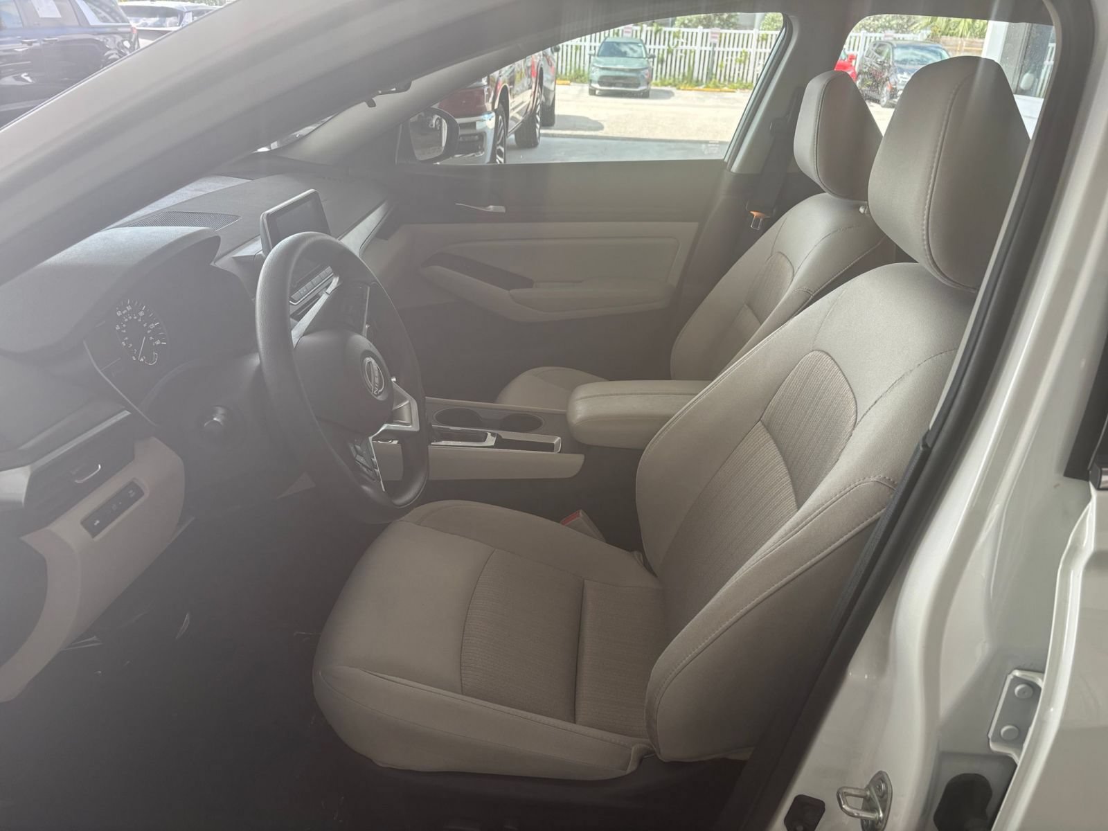 Used 2025 Nissan Altima 2.5 SV FWD image 27