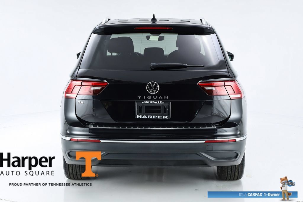 Used 2023 Volkswagen Tiguan SE w/ Panoramic Sunroof Package FWD image 8