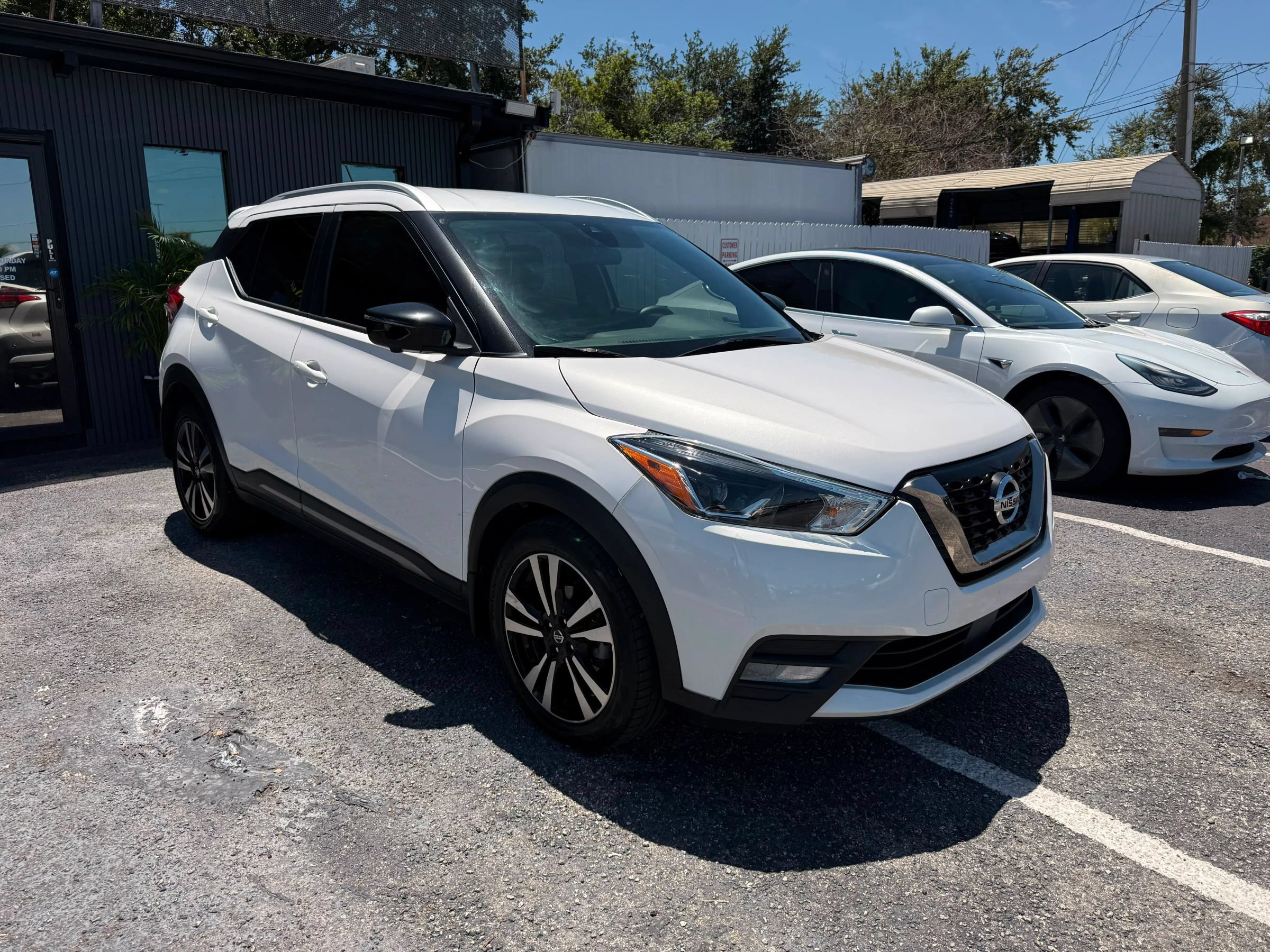 Used 2020 Nissan Kicks SR w/ SR Premium Package FWD image 3