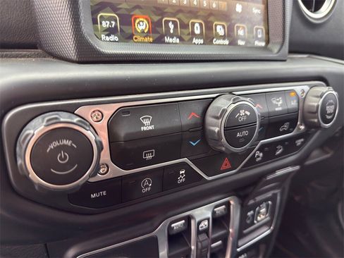 Used 2018 Jeep Wrangler Unlimited Sahara image 24