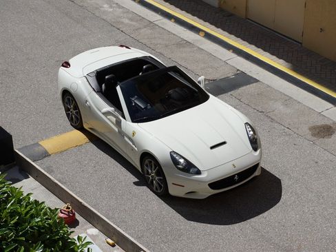 Used 2014 Ferrari California RWD image 55