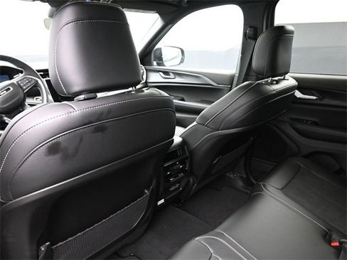 New 2025 Jeep Grand Cherokee Altitude image 15