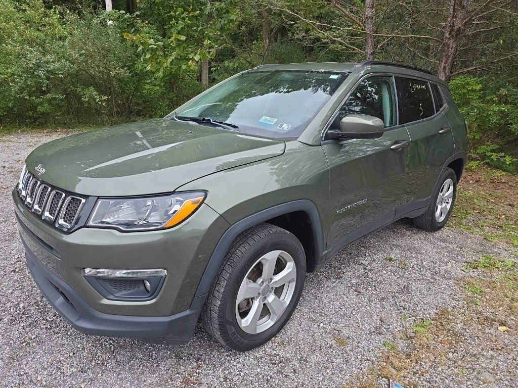 Used 2019 Jeep Compass Latitude w/ Cold Weather Group AWD/4WD image 3