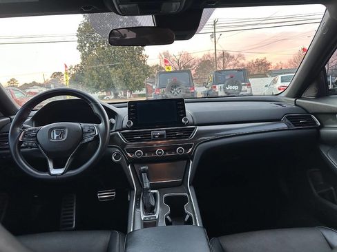 Used 2018 Honda Accord Sport image 6