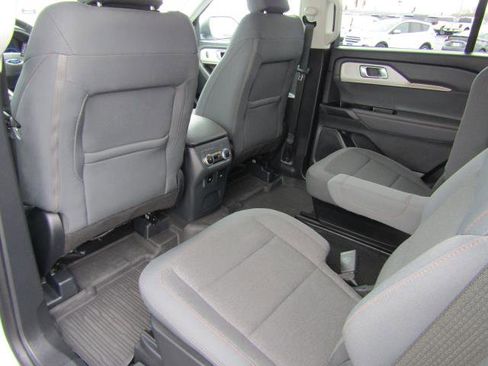 Used 2025 Ford Explorer Active image 16