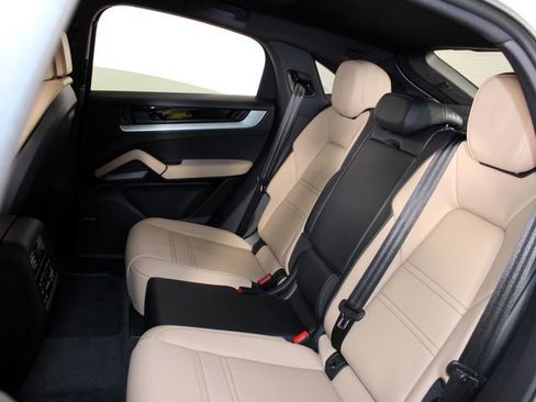 New 2026 Porsche Cayenne Coupe AWD/4WD image 23