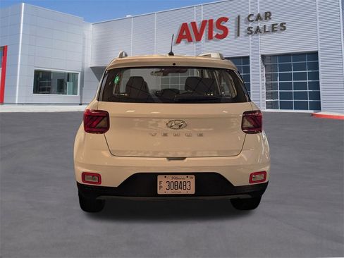 Used 2025 Hyundai Venue SEL image 9