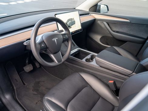 Used 2024 Tesla Model Y Long Range image 4