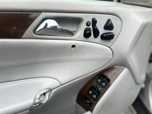 Used 2002 Mercedes-Benz C 320 Sedan image 10