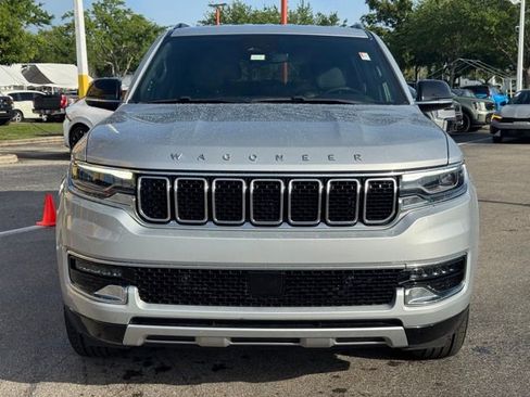 Used 2024 Jeep Wagoneer Series II w/ Flexible Seating Group image 5