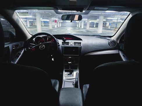 Used 2011 MAZDA MAZDA3 i Touring FWD image 3