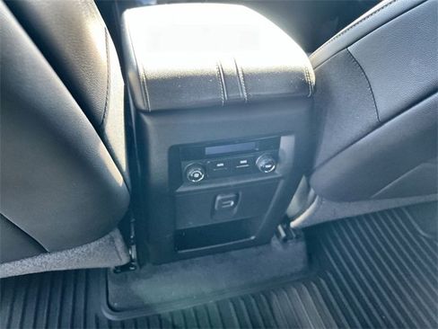 Used 2022 Chevrolet Traverse LT image 20