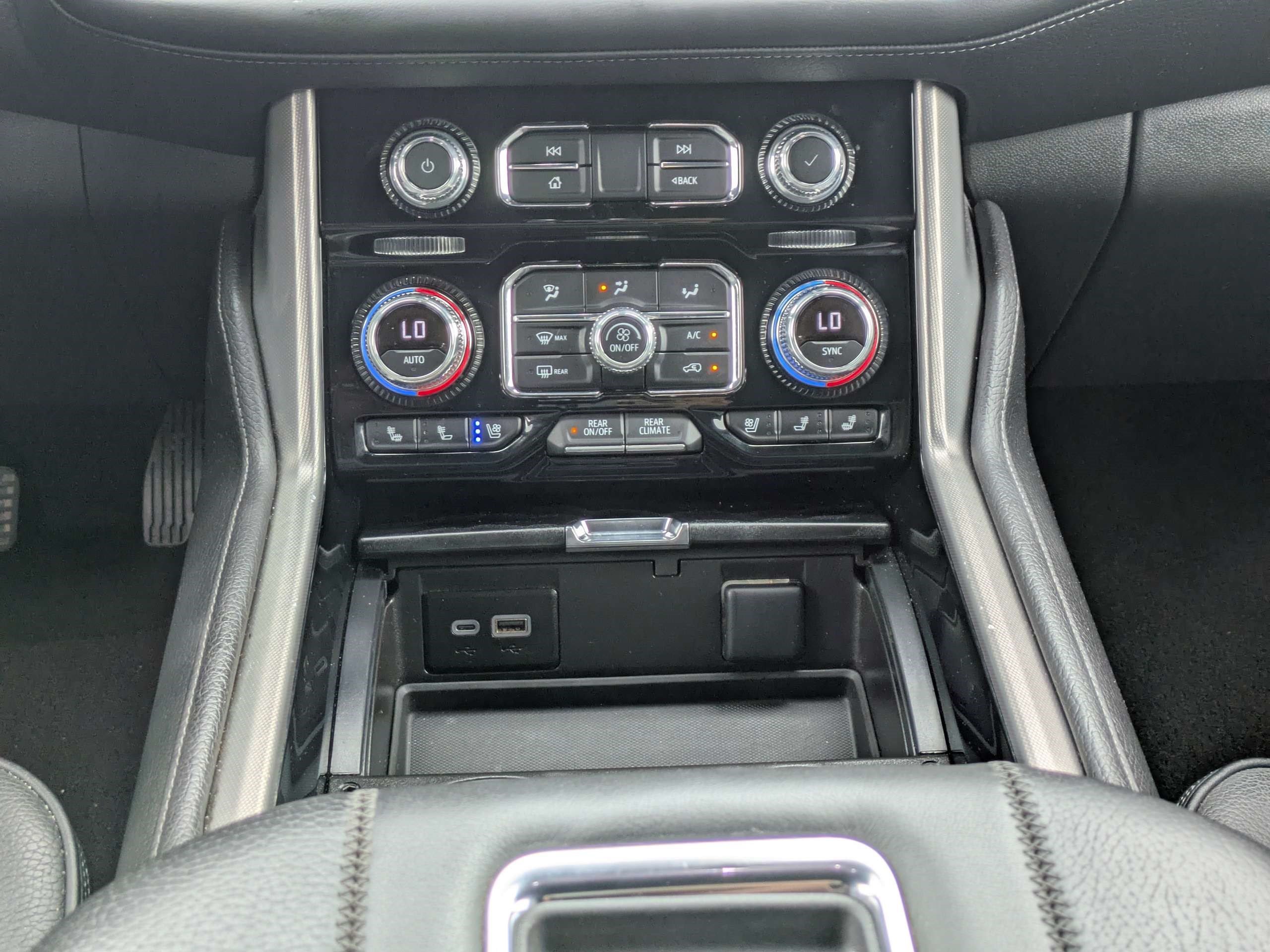 Used 2024 GMC Yukon Denali RWD image 20