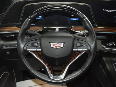 Used 2023 Cadillac Escalade Premium Luxury AWD/4WD image 36