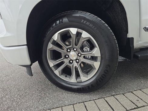 Certified 2023 Chevrolet Silverado 1500 High Country w/ Z71 Off-Road Package image 31