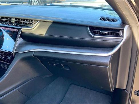 Certified 2024 Jeep Grand Cherokee L Limited w/ Luxury Tech Group II image 17