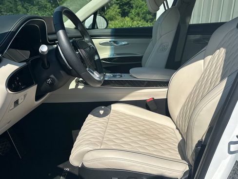 Used 2022 Genesis GV70 3.5T Sport w/ Sport Prestige Package AWD/4WD image 10