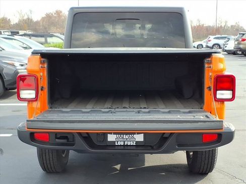 New 2025 Jeep Gladiator Sport image 18