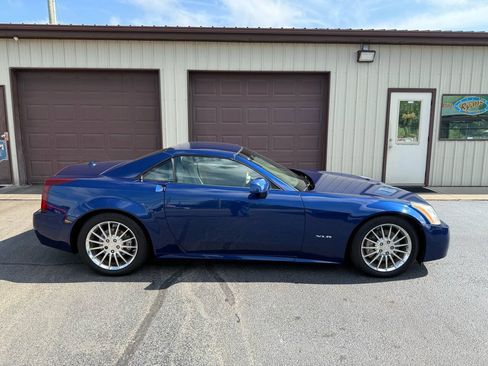 Used 2005 Cadillac XLR RWD image 11