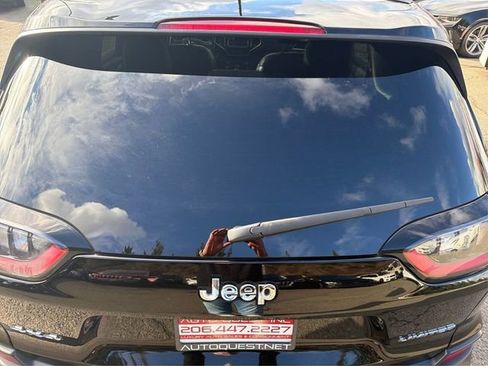 Used 2019 Jeep Cherokee Limited AWD/4WD image 24