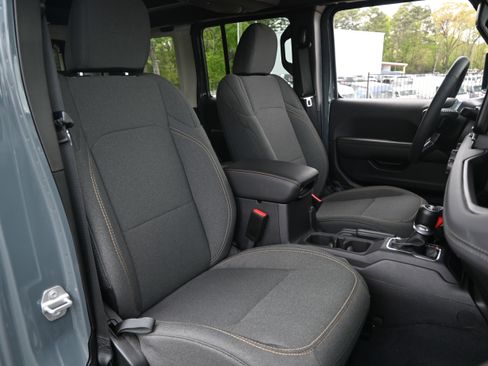 Used 2025 Jeep Wrangler Sahara w/ Safety Group image 17