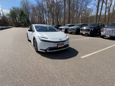 Used 2026 Toyota Prius Plug-In Hybrid FWD image 4