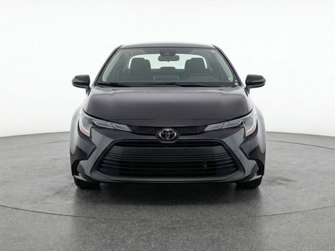 Used 2025 Toyota Corolla LE FWD image 2