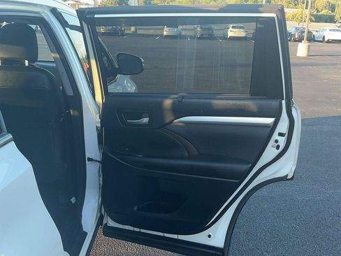 Used 2015 Toyota Highlander XLE AWD/4WD image 29