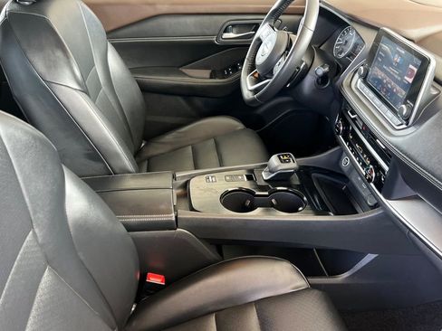 Used 2023 Nissan Rogue SV w/ SV Premium B Package image 17