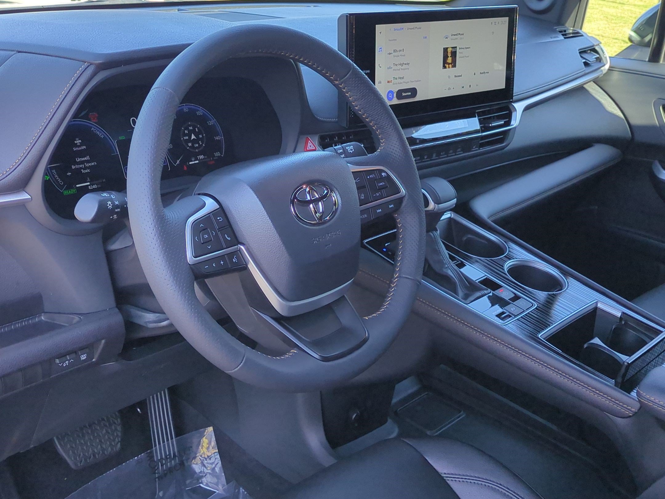 Used 2025 Toyota Sienna XLE Woodland Edition AWD/4WD image 18