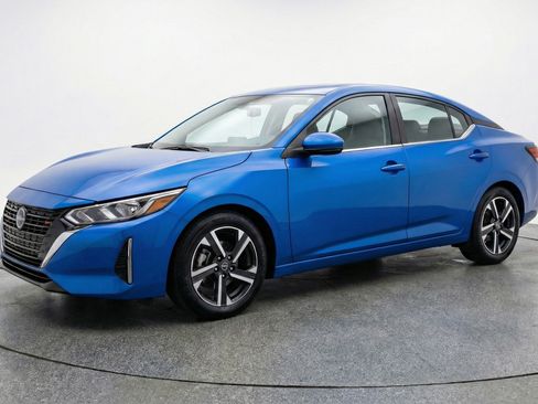 Used 2025 Nissan Sentra SV FWD image 3