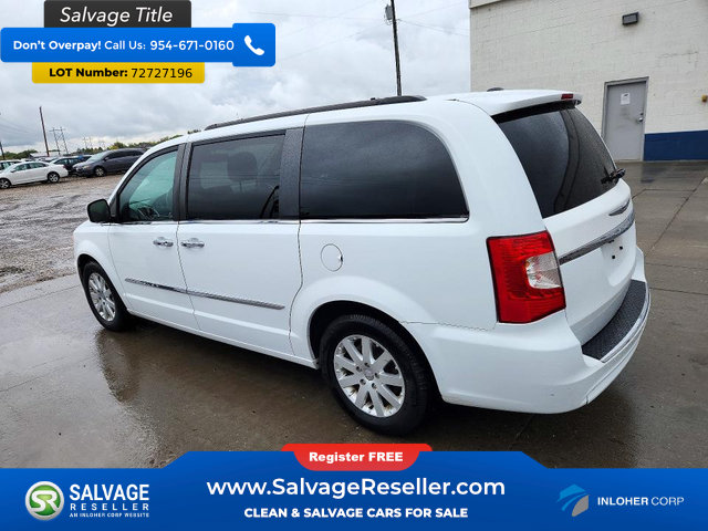 Used 2015 Chrysler Town & Country Touring w/ Driver Convenience Group FWD image 3