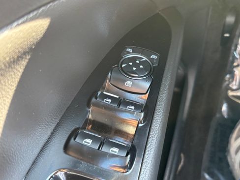 Used 2015 Ford Fusion SE w/ Equipment Group 202A image 13