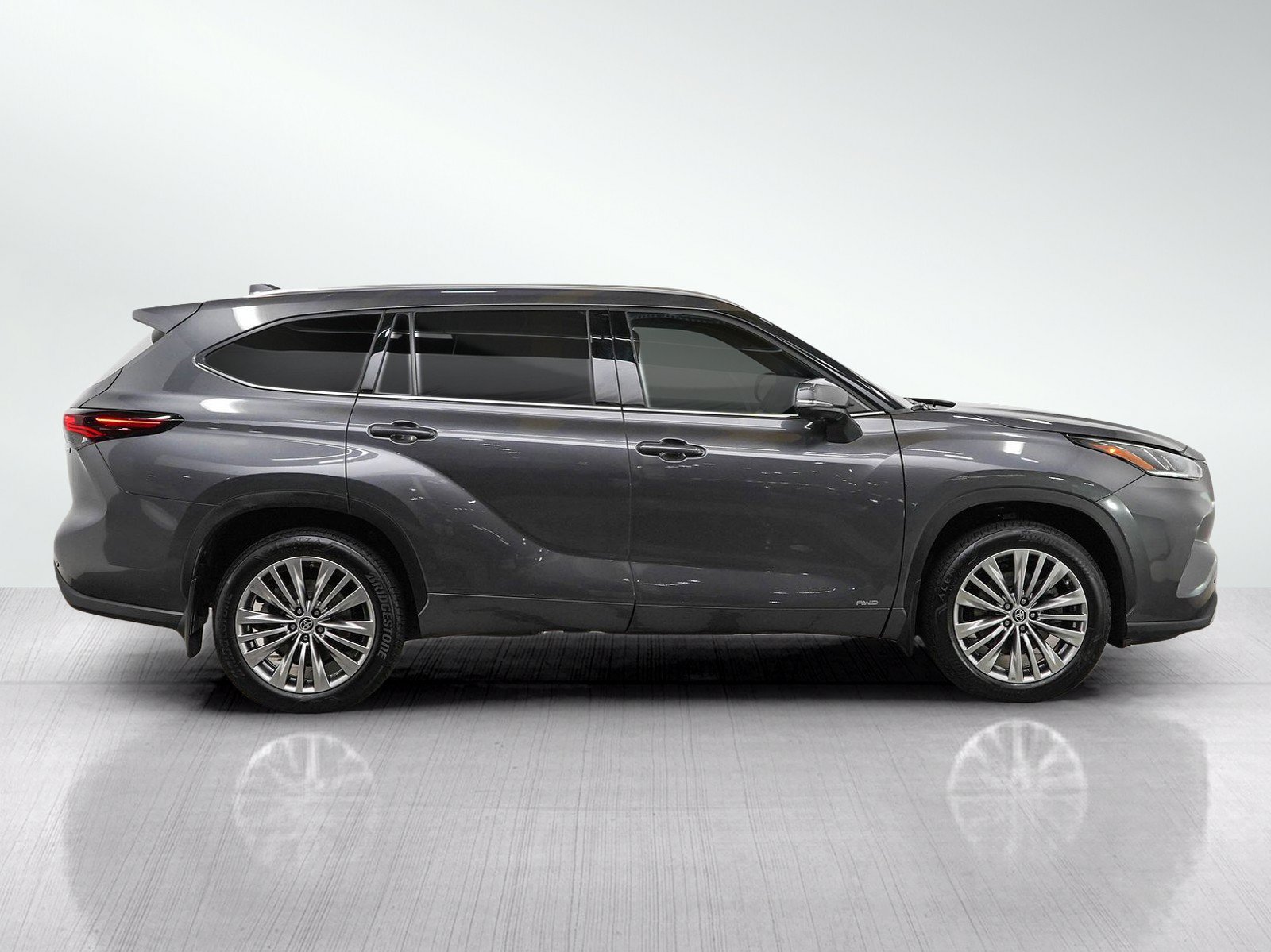 Used 2024 Toyota Highlander Platinum AWD/4WD image 6