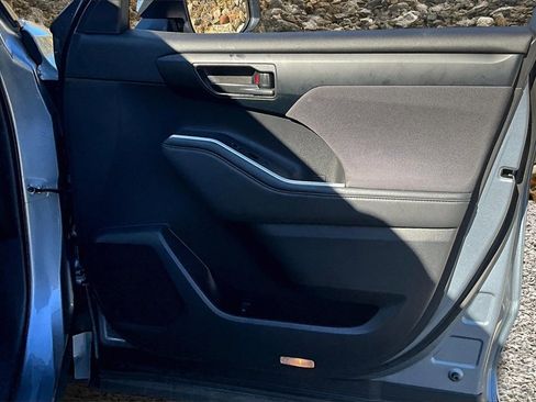 Used 2022 Toyota Highlander LE image 22