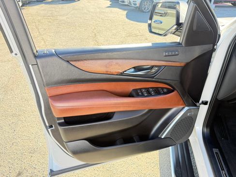 Used 2019 Cadillac Escalade Premium Luxury image 11