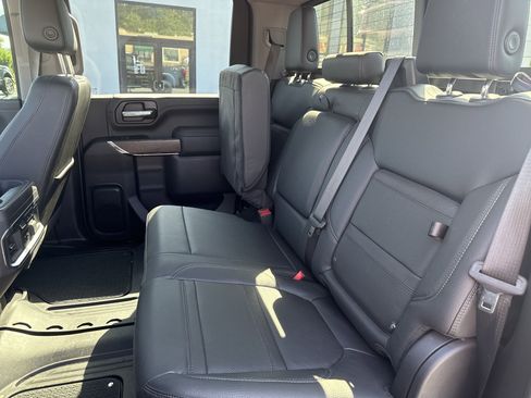 Used 2023 GMC Sierra 2500 Denali w/ Denali Black Diamond Edition image 13