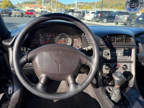 Used 2000 Chevrolet Corvette Convertible image 11