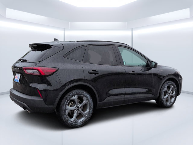 Used 2025 Ford Escape ST-Line FWD image 3