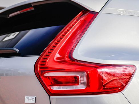 Used 2023 Volvo XC40 Recharge Ultimate image 9