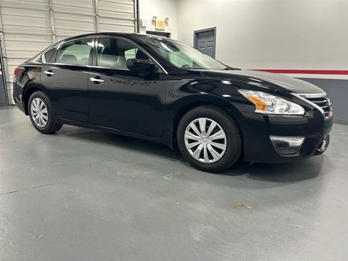 Used 2014 Nissan Altima 2.5 S w/ Display Audio Package image 12