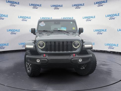 Used 2025 Jeep Wrangler Unlimited Rubicon w/ Technology Group image 12