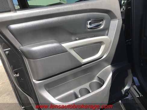 Used 2017 Nissan Titan SV image 16