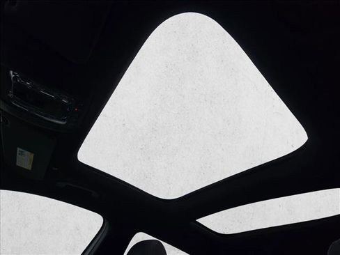 Used 2021 Mercedes-Benz GLB 250 image 14