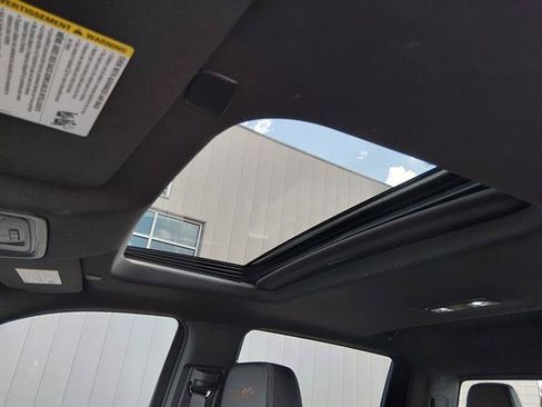 Used 2022 Chevrolet Silverado 1500 High Country w/ High Country Premium Package AWD/4WD image 11