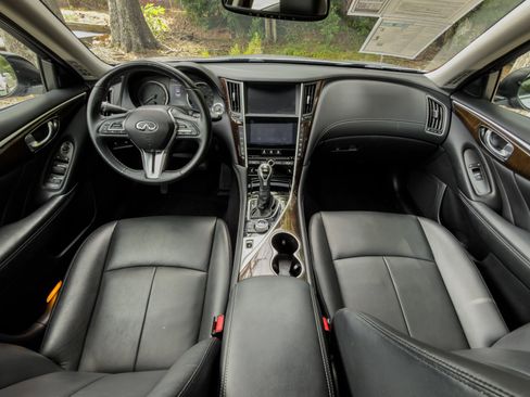 Used 2018 INFINITI Q50 Luxe w/ Essential Package (3.0T Luxe) RWD image 5